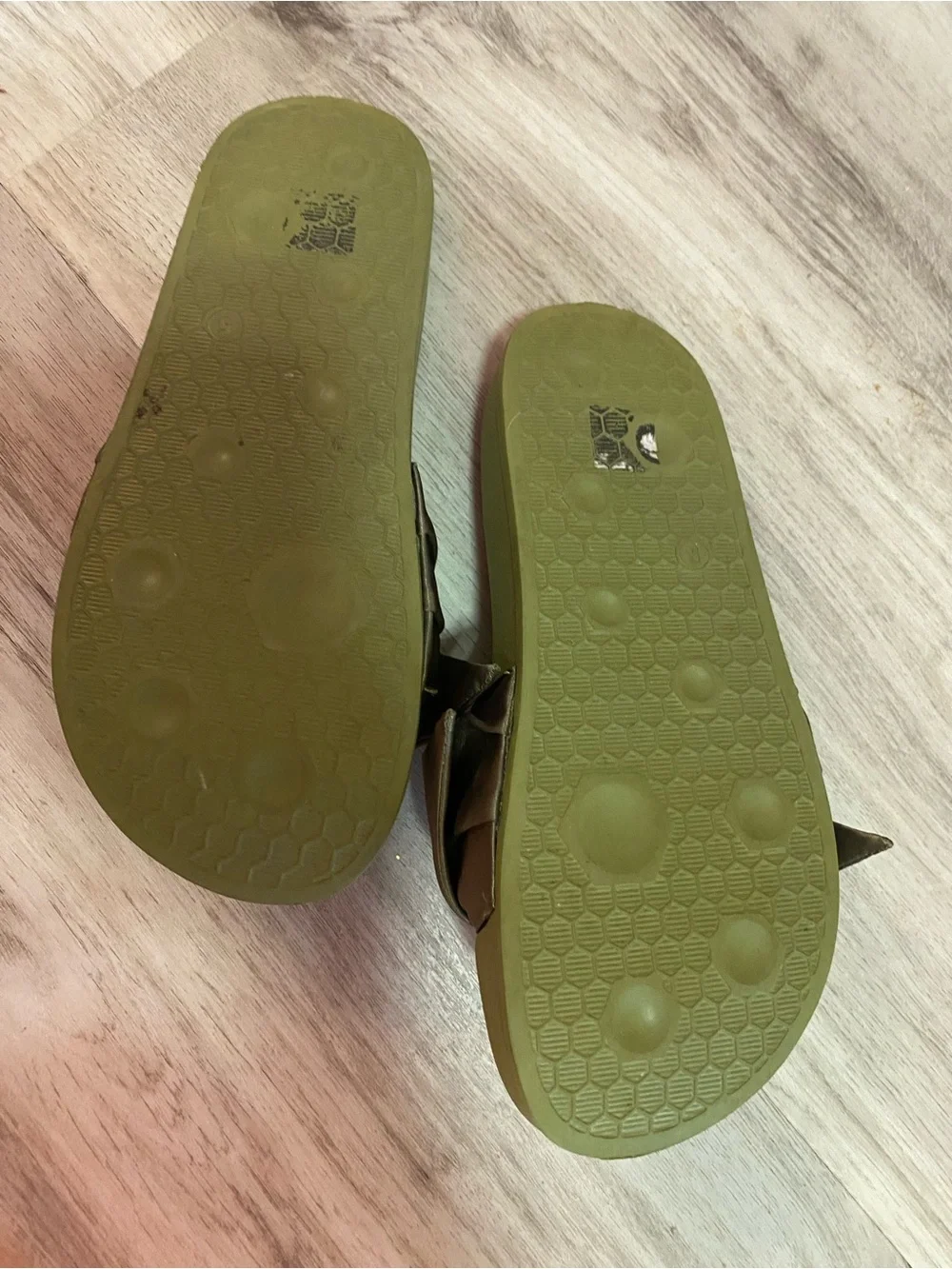 Fenty Puma Olive Green Bow Slide Sandals- NWT UK size 5 US size 7.5 Women’s